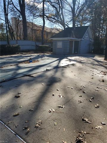 806 Rue Marseille, Chesapeake, VA 23320