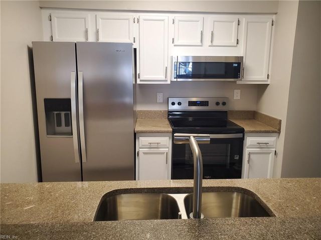 806 Rue Marseille, Chesapeake, VA 23320