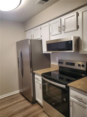 806 Rue Marseille, Chesapeake, VA 23320