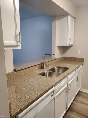 806 Rue Marseille, Chesapeake, VA 23320