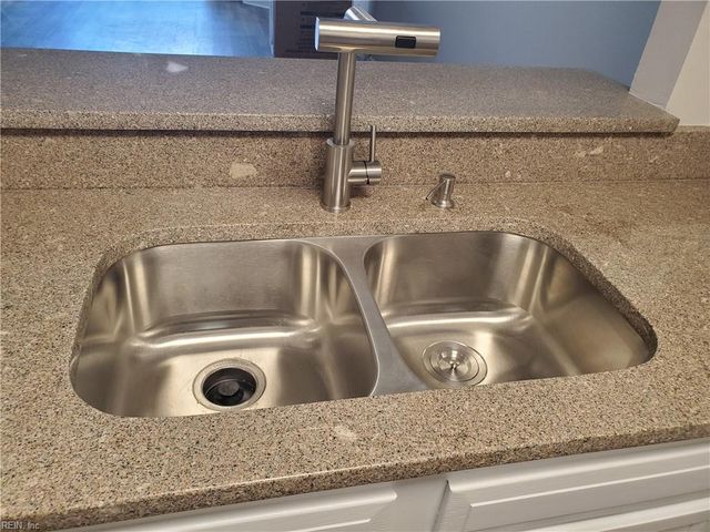 806 Rue Marseille, Chesapeake, VA 23320