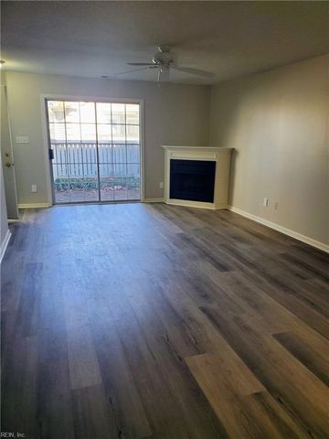 806 Rue Marseille, Chesapeake, VA 23320