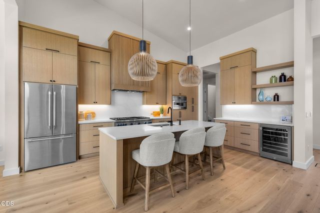 3142 NW Crossing Drive 227, Bend, OR 97703