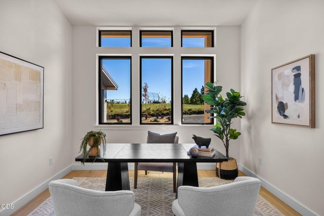 3142 NW Crossing Drive 227, Bend, OR 97703