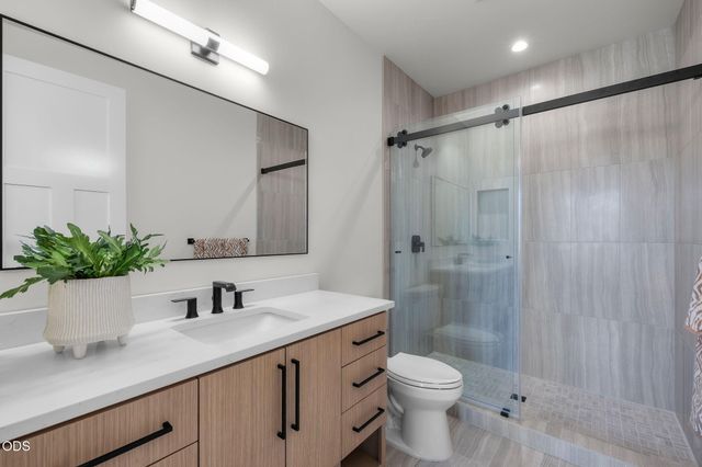 3142 NW Crossing Drive 227, Bend, OR 97703