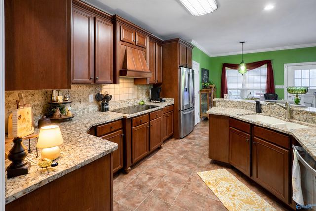 211 Quailwood Lane, Decatur, AL 35603