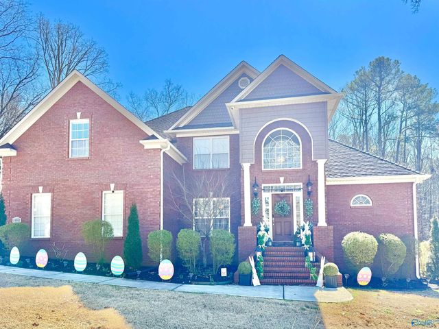 211 Quailwood Lane, Decatur, AL 35603