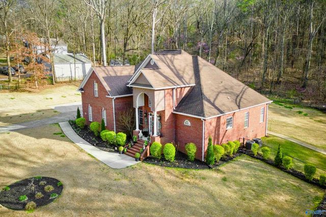 211 Quailwood Lane, Decatur, AL 35603