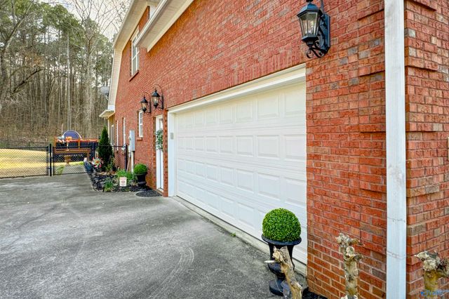 211 Quailwood Lane, Decatur, AL 35603