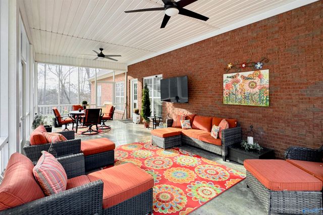 211 Quailwood Lane, Decatur, AL 35603
