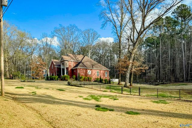 211 Quailwood Lane, Decatur, AL 35603