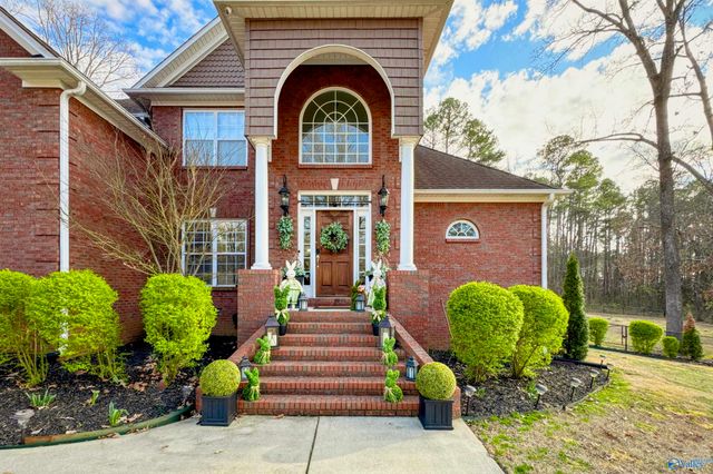 211 Quailwood Lane, Decatur, AL 35603