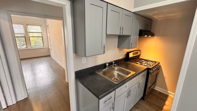 4441 N Central Park Avenue 2, Chicago, IL 60630