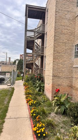 4441 N Central Park Avenue 2, Chicago, IL 60630