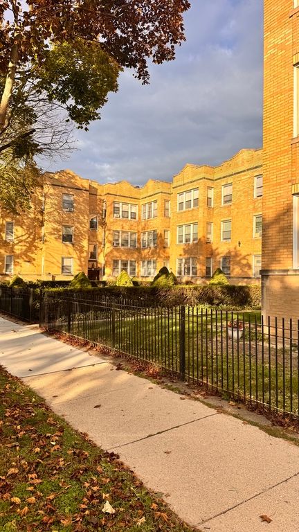 4441 N Central Park Avenue 2, Chicago, IL 60630