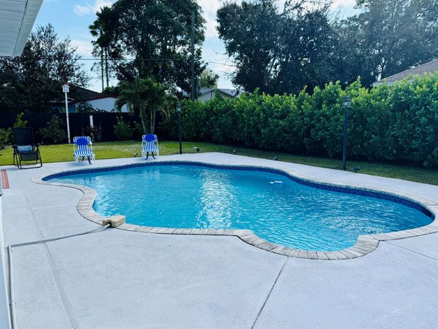 634 SE Whitmore Drive, Port St Lucie, FL 34984