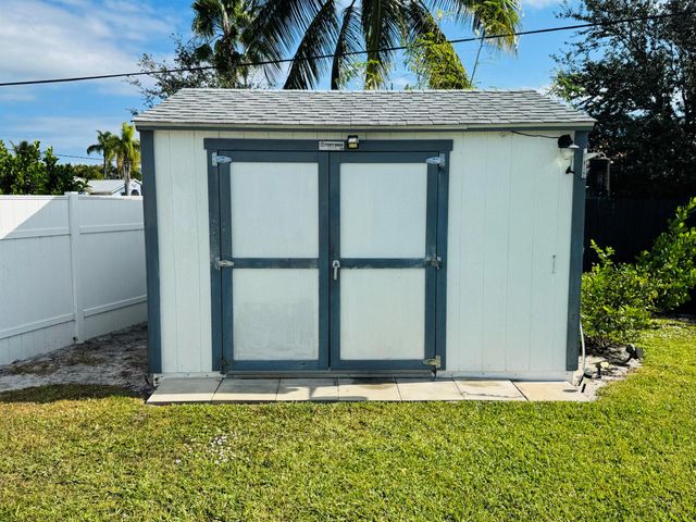 634 SE Whitmore Drive, Port St Lucie, FL 34984