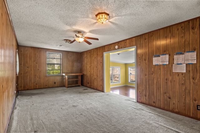 302 Smith St, Naples, TX 75568