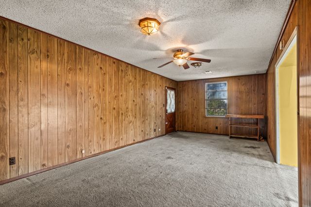 302 Smith St, Naples, TX 75568