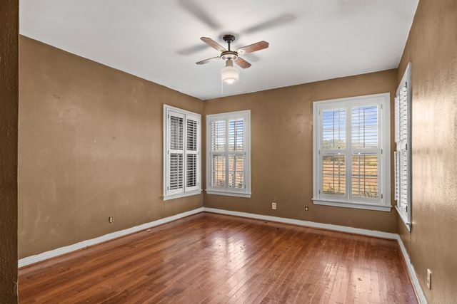 302 Smith St, Naples, TX 75568