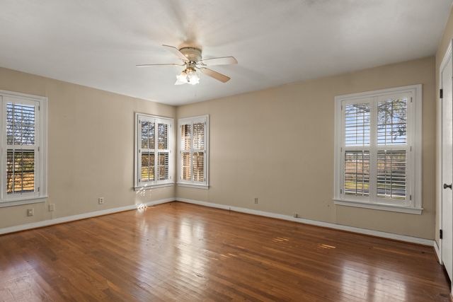 302 Smith St, Naples, TX 75568