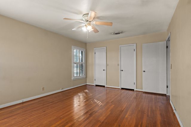 302 Smith St, Naples, TX 75568