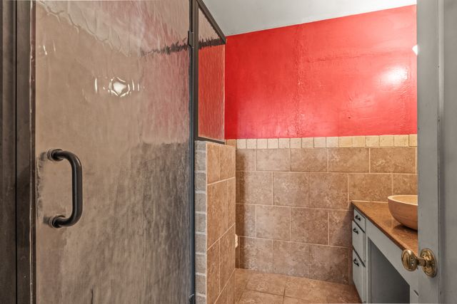 302 Smith St, Naples, TX 75568