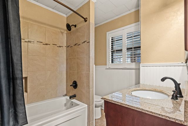 302 Smith St, Naples, TX 75568