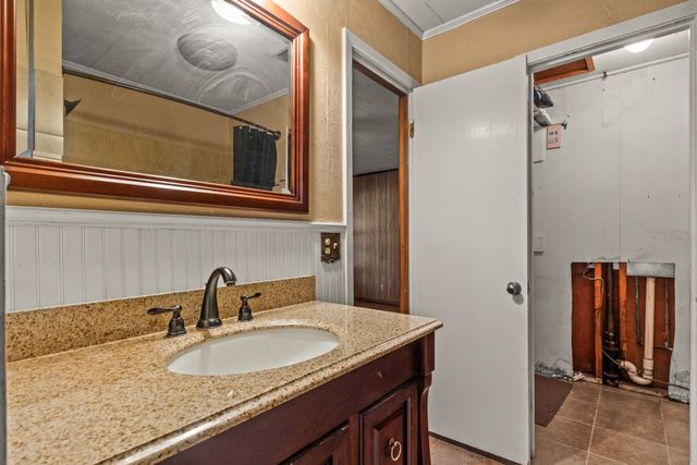 302 Smith St, Naples, TX 75568
