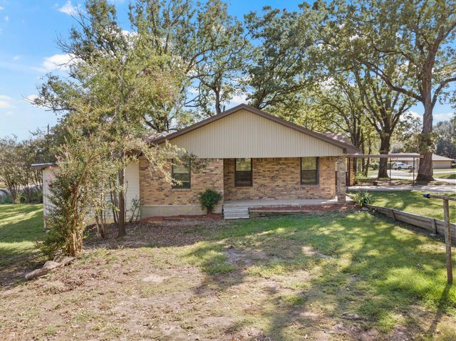 302 Smith St, Naples, TX 75568