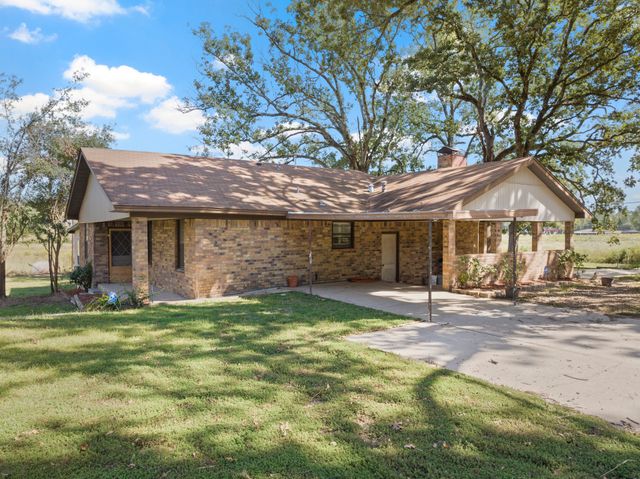 302 Smith St, Naples, TX 75568