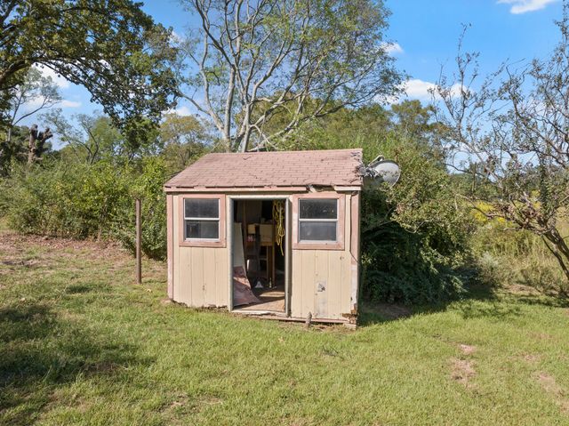 302 Smith St, Naples, TX 75568