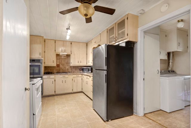 302 Smith St, Naples, TX 75568