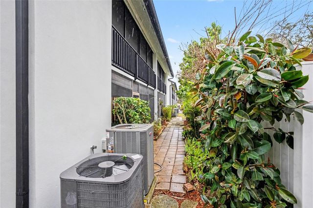 9802 LOMBARD COURT 102, Tampa, FL 33618