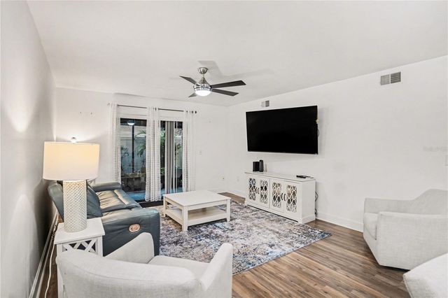 9802 LOMBARD COURT 102, Tampa, FL 33618