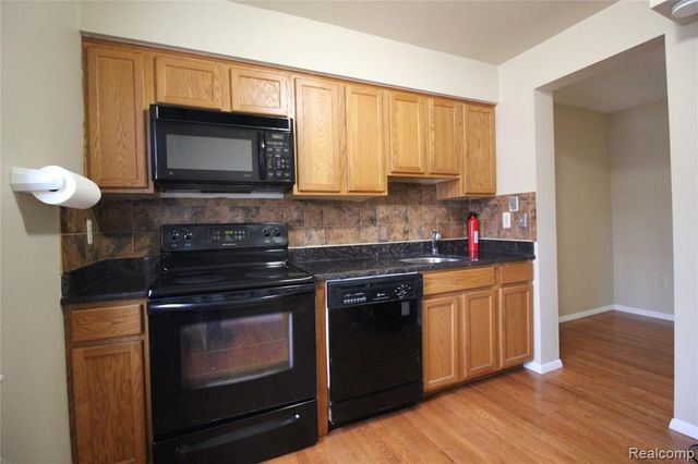 5828 Northfield Parkway, Troy, MI 48098