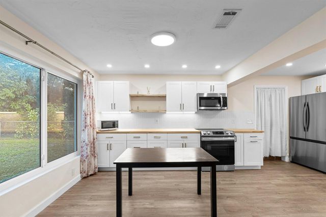 2861 SW 9th Street, Boynton Beach, FL 33435