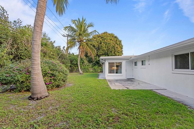 2861 SW 9th Street, Boynton Beach, FL 33435