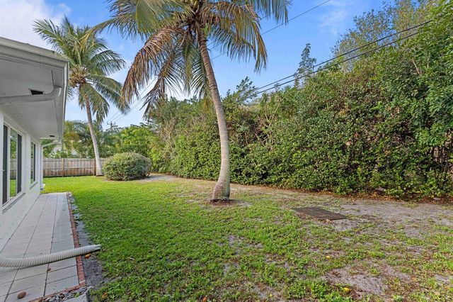 2861 SW 9th Street, Boynton Beach, FL 33435