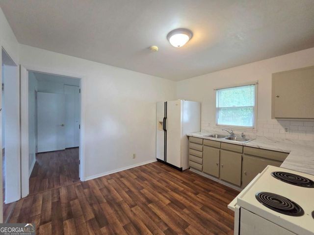 104 Delaware Avenue, Warner Robins, GA 31093