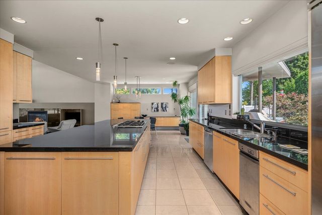 3223 S HIGH Dr, Spokane, WA 99203