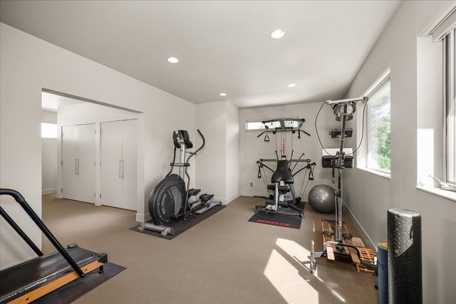 3223 S HIGH Dr, Spokane, WA 99203
