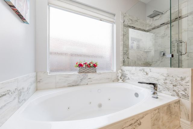 2618 Pinebend Drive, Pearland, TX 77584