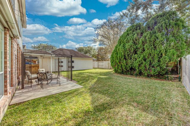 2618 Pinebend Drive, Pearland, TX 77584