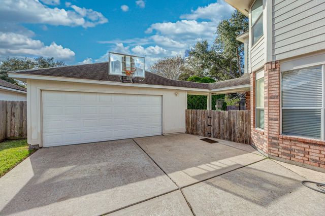 2618 Pinebend Drive, Pearland, TX 77584