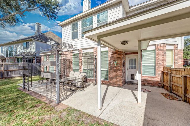 2618 Pinebend Drive, Pearland, TX 77584