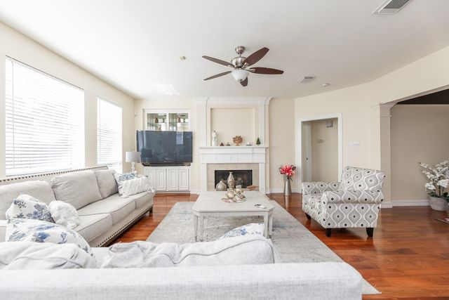 2618 Pinebend Drive, Pearland, TX 77584