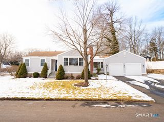 15 Ridgebrook Drive, Bridgeport, CT 06606