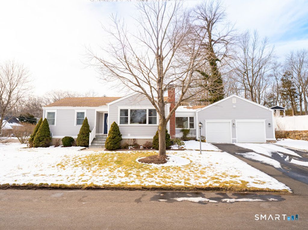 15 Ridgebrook Drive, Bridgeport, CT 06606