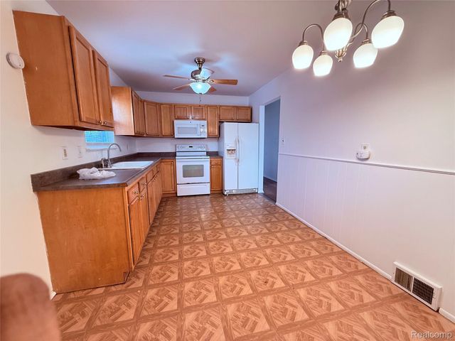 11377 Mae Avenue, Warren, MI 48089